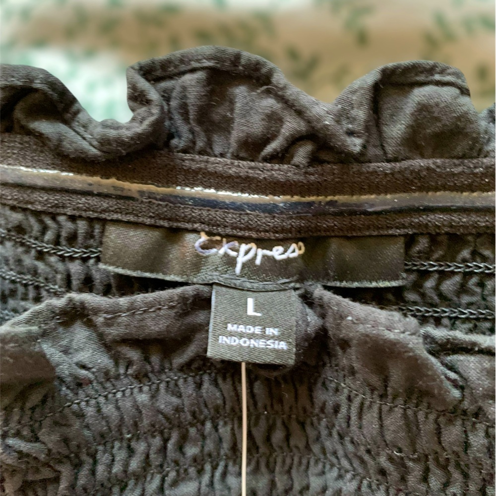 Express smocked strapless top NWT - Picture 5 of 9